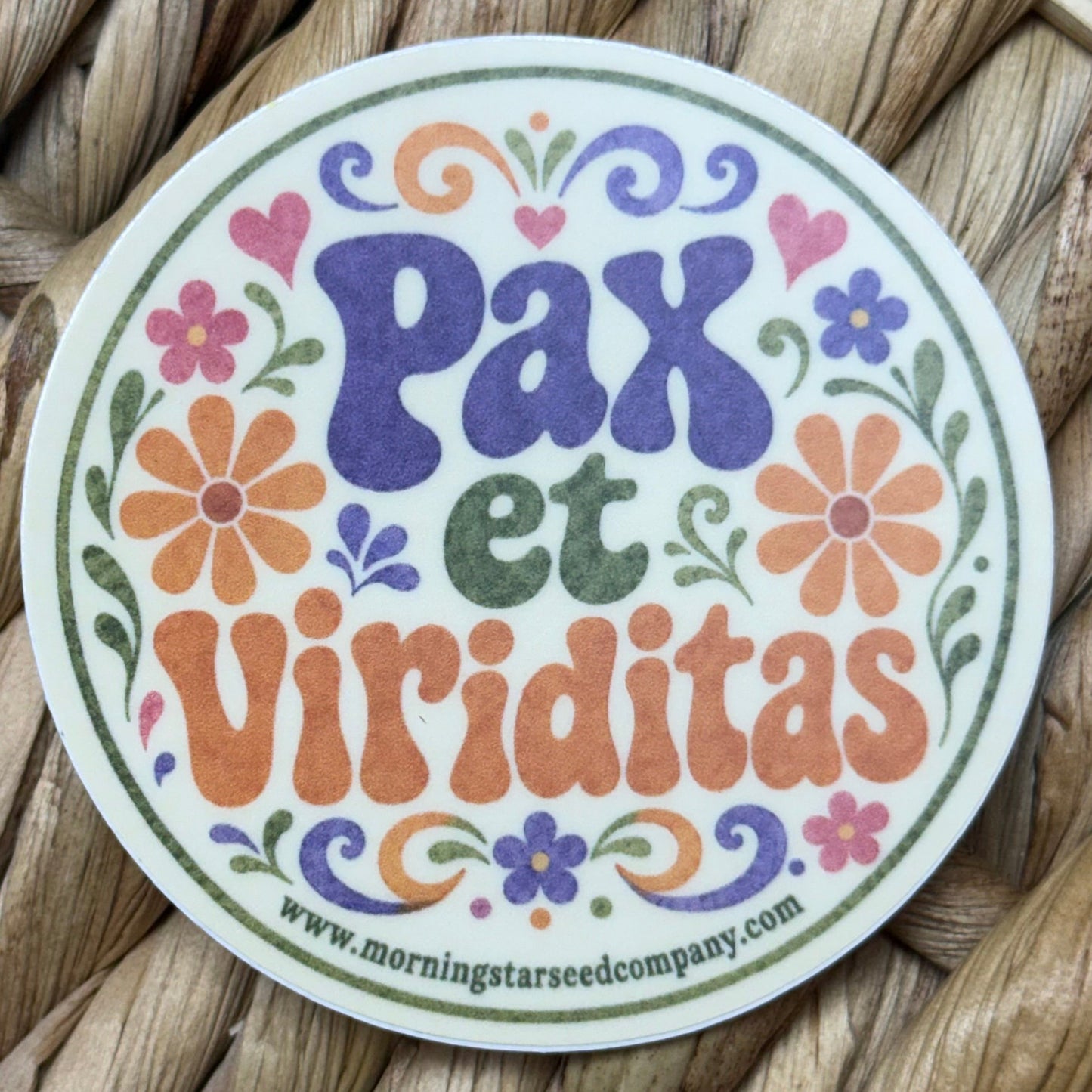 A round printed sticker with the phrase 'Pax et viriditas' in retro theme